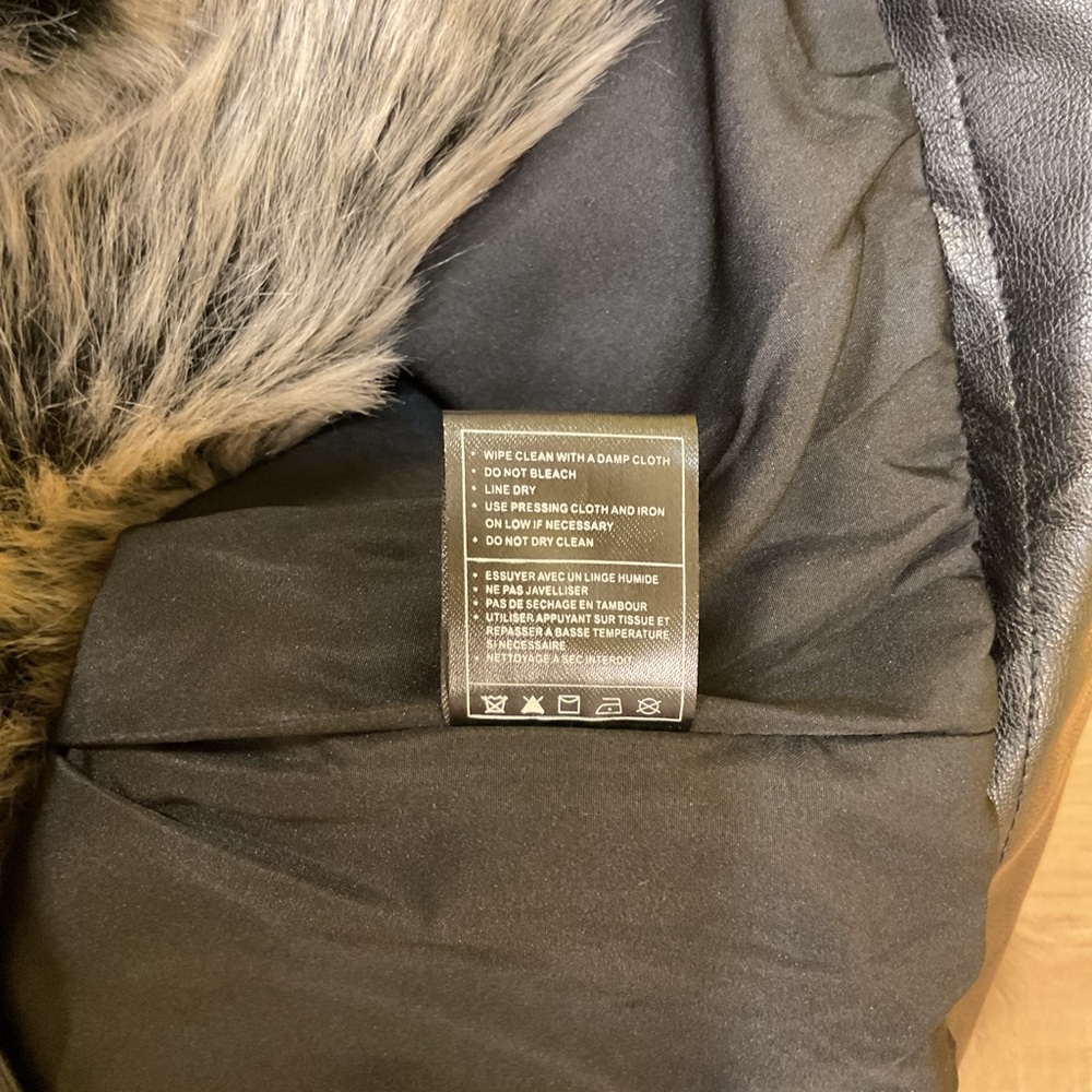 Cupcakes & Cashmere Alonso Grey Faux Fur Moto Vest with Faux Leather Trim Size M - Picture 11 of 11